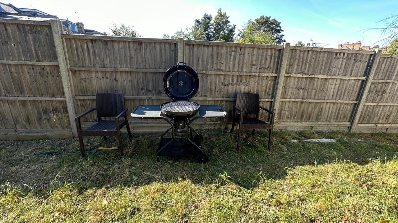 North London A Spacious 7 Bedroom House Accommodating Up To 18 People Complete With Own Gym And Table Tennis ภายนอก รูปภาพ