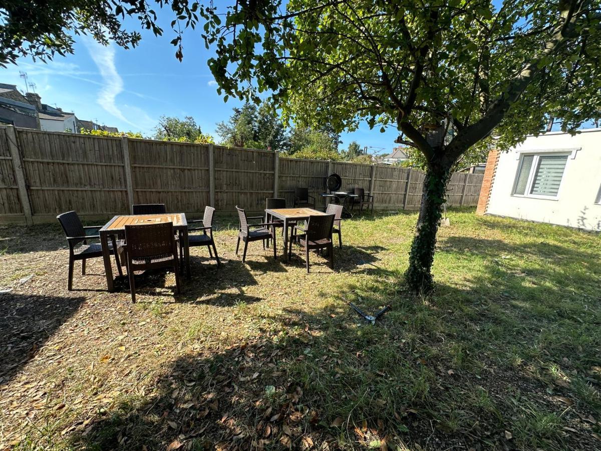 North London A Spacious 7 Bedroom House Accommodating Up To 18 People Complete With Own Gym And Table Tennis ภายนอก รูปภาพ