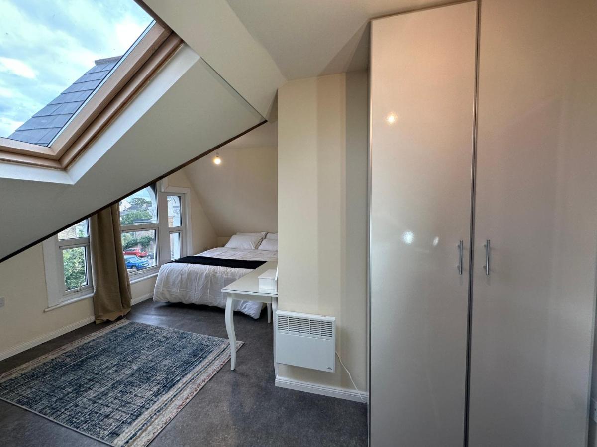 North London A Spacious 7 Bedroom House Accommodating Up To 18 People Complete With Own Gym And Table Tennis ภายนอก รูปภาพ