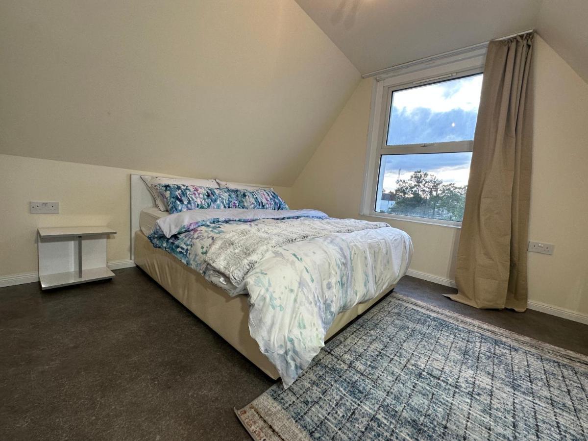 North London A Spacious 7 Bedroom House Accommodating Up To 18 People Complete With Own Gym And Table Tennis ภายนอก รูปภาพ