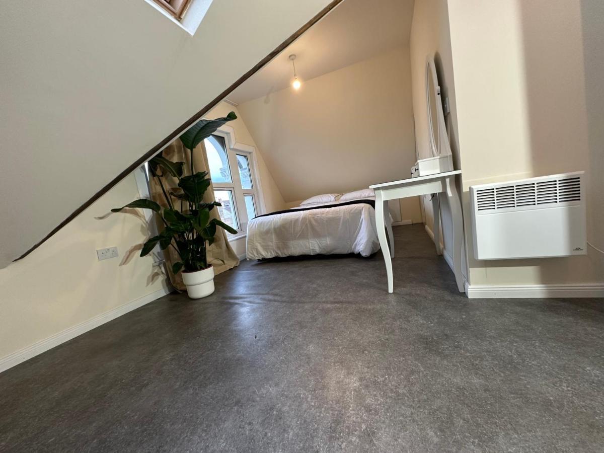 North London A Spacious 7 Bedroom House Accommodating Up To 18 People Complete With Own Gym And Table Tennis ภายนอก รูปภาพ