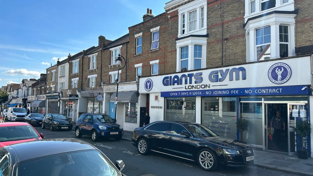 North London A Spacious 7 Bedroom House Accommodating Up To 18 People Complete With Own Gym And Table Tennis ภายนอก รูปภาพ