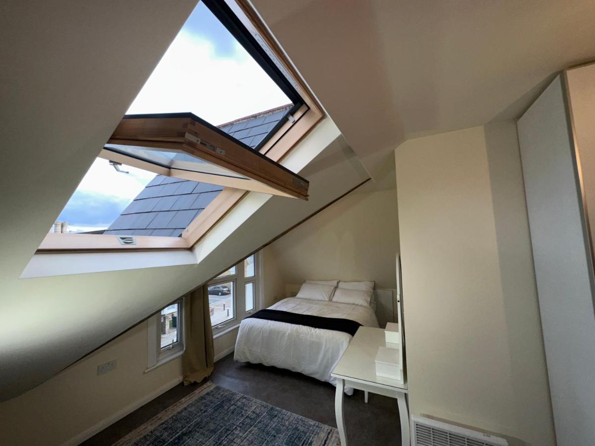 North London A Spacious 7 Bedroom House Accommodating Up To 18 People Complete With Own Gym And Table Tennis ภายนอก รูปภาพ