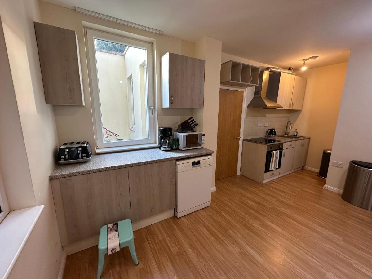 North London A Spacious 7 Bedroom House Accommodating Up To 18 People Complete With Own Gym And Table Tennis ภายนอก รูปภาพ
