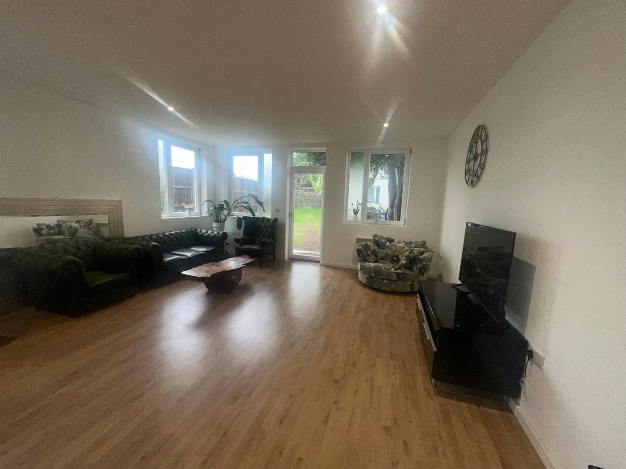 North London A Spacious 7 Bedroom House Accommodating Up To 18 People Complete With Own Gym And Table Tennis ภายนอก รูปภาพ