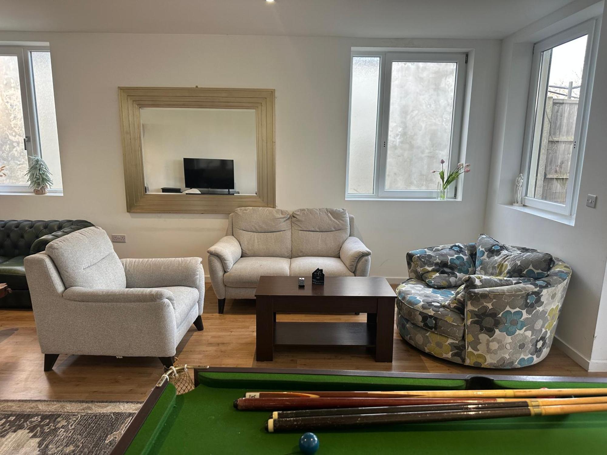 North London A Spacious 7 Bedroom House Accommodating Up To 18 People Complete With Own Gym And Table Tennis ภายนอก รูปภาพ