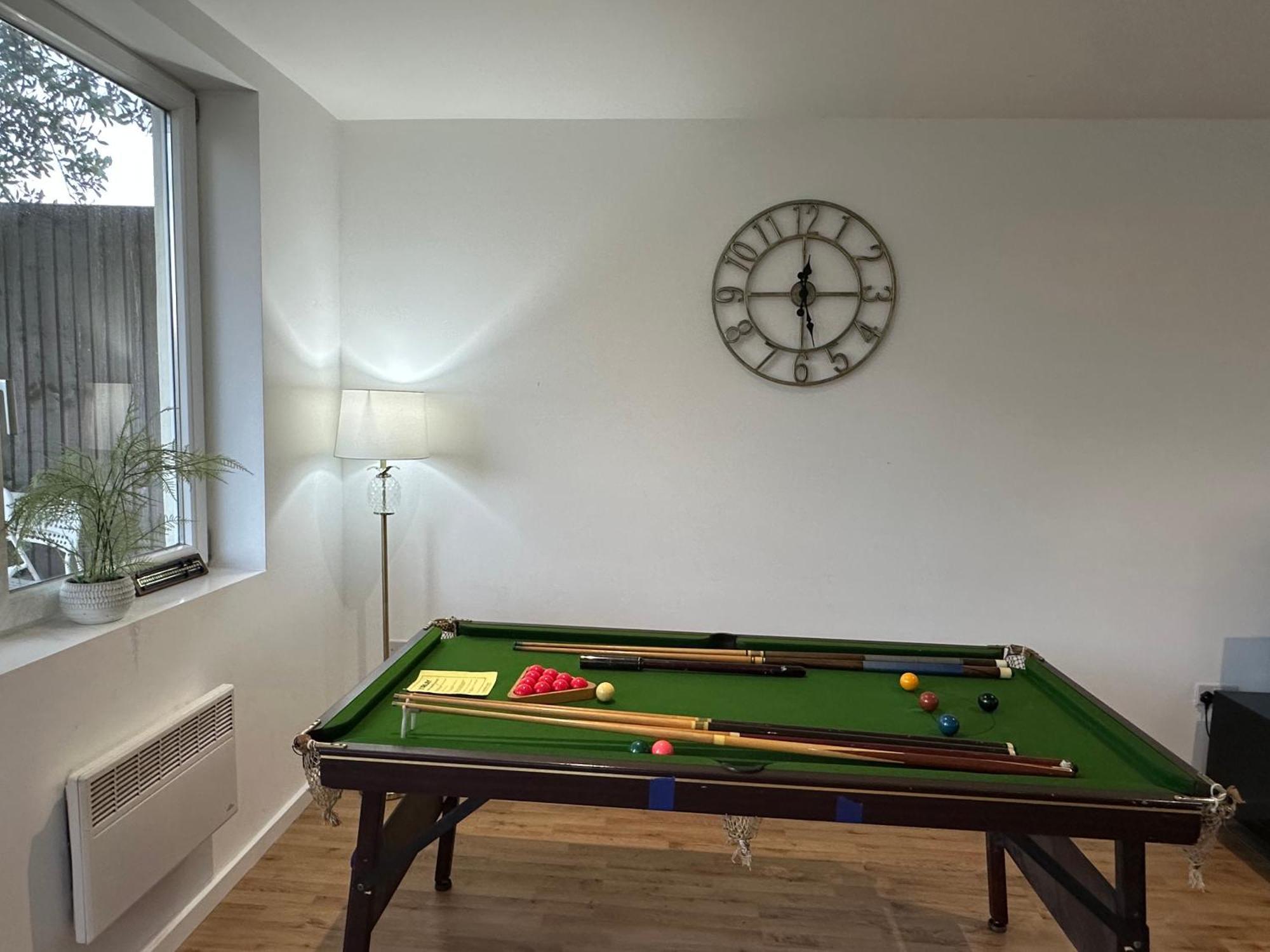 North London A Spacious 7 Bedroom House Accommodating Up To 18 People Complete With Own Gym And Table Tennis ภายนอก รูปภาพ