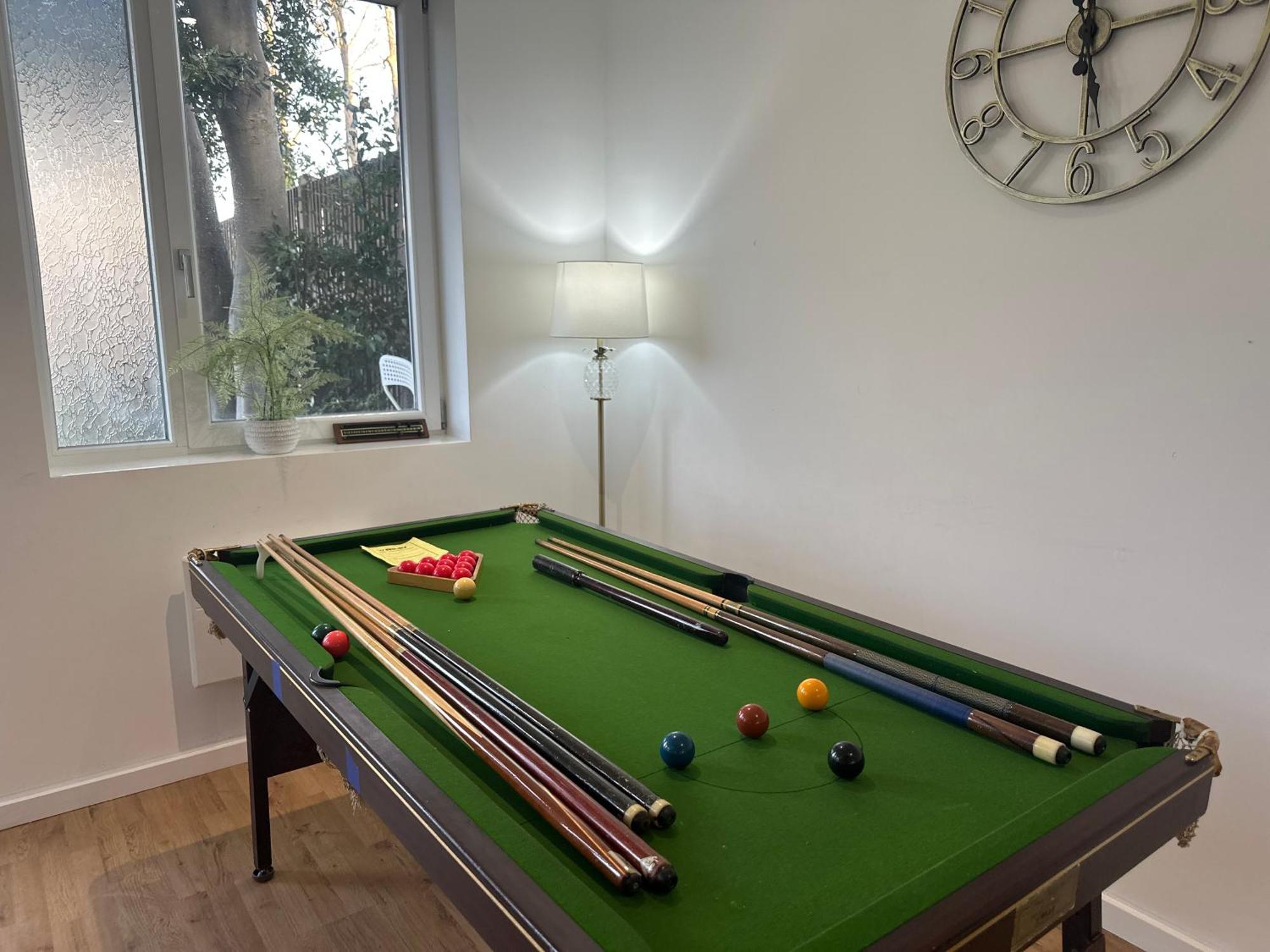 North London A Spacious 7 Bedroom House Accommodating Up To 18 People Complete With Own Gym And Table Tennis ภายนอก รูปภาพ